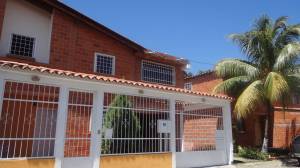EILEEN CASTILLO Casa Venta Cagua Prados de la Encrucijada FLEXMLS-11-8274