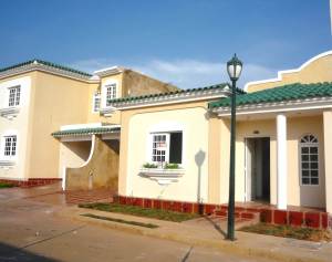 MARGARITA ESCALANTE Townhouse Venta Maracaibo Avenida Milagro Norte FLEXMLS-11-8343