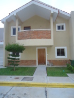 ALIRIO VALERA Townhouse En Venta En Maracaibo - El Milagro Norte C&oacute;digo FLEX: 11-8482