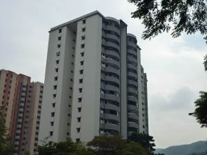 LUIS MONTENEGRO Rif V-02523213-1 Apartamento En Venta En Valencia - Las Chimeneas C&oacute;digo FLEX: 11-8489