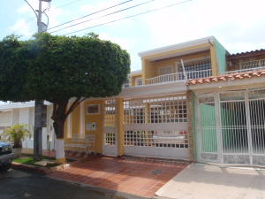 JUSMERI ESPINA Townhouse Venta Maracaibo Lago Mar Beach FLEXMLS-11-8631