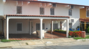 REAL & BUSINESS BROKER&acute;S C.A Townhouse En Venta En Ciudad Ojeda - Tamare C&oacute;digo FLEX: 11-8845 No.0