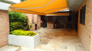 NURIA ROCAS Casa En Venta En Caracas - Los Palos Grandes C&oacute;digo FLEX: 10-1351 No.1