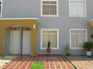Townhouse / Venta / Maracaibo / Via La Concepcion / FLEXMLS-11-8985
