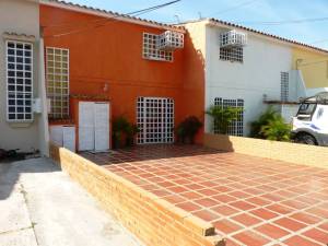 EILEEN CASTILLO Townhouse Venta Turmero Valle Fresco FLEXMLS-11-9340