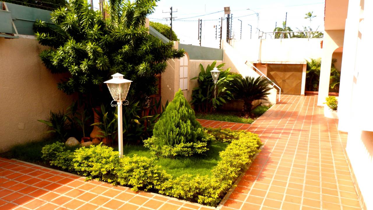 ANGEL PINTON Casa en Venta en La California en Maracaibo Código: 11-9415 No.1