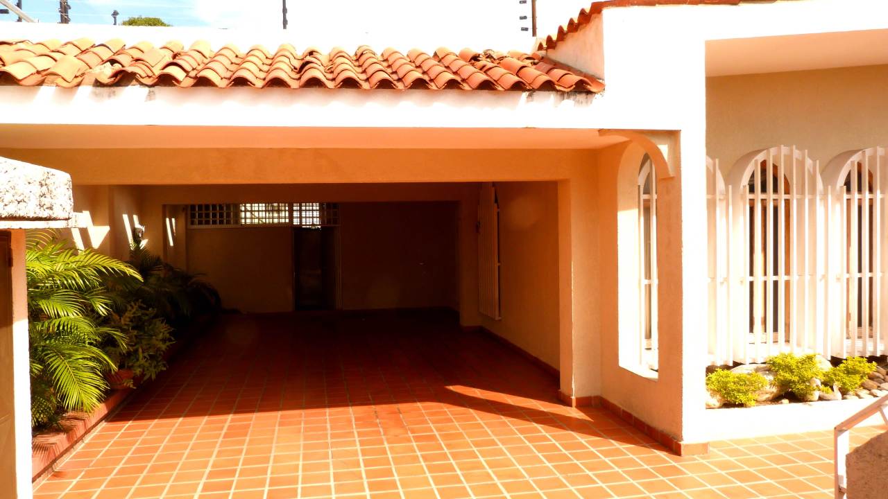 ANGEL PINTON Casa en Venta en La California en Maracaibo Código: 11-9415 No.2