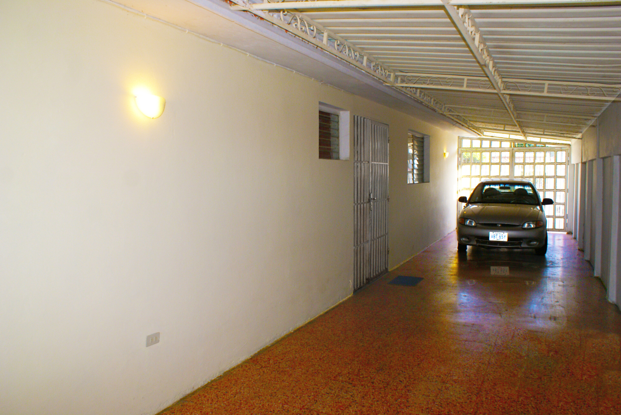 ANGEL PINTON Casa en Venta en La Coromoto en Maracaibo Código: 12-43 No.2