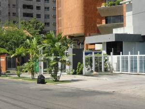 CARMI�A & ASOCIADOS Apartamento En Venta En Maracaibo - La Lago C&oacute;digo FLEX: 12-84 No.1
