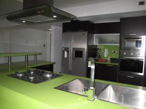 CARMI�A & ASOCIADOS Apartamento En Venta En Maracaibo - La Lago C&oacute;digo FLEX: 12-84 No.9
