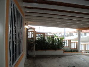 Otra vista del frente de la casa