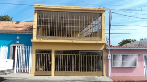 CARMI�A & ASOCIADOS Casa En Venta En Maracaibo - Las Delicias C&oacute;digo FLEX: 12-174 No.1