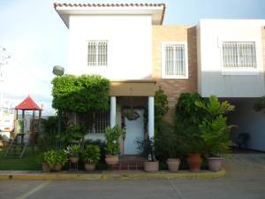 MARIA CRISTINA ALAIMO Townhouse Venta Maracaibo Fuerzas Armadas FLEXMLS-12-177