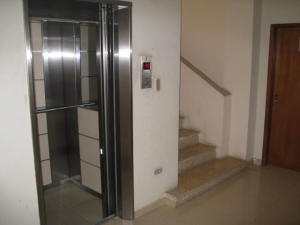 DORIS ACOSTA Apartamento En Venta En Maracaibo - Zona Norte C&oacute;digo FLEX: 12-185 No.5