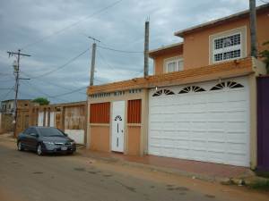 JUSMERI ESPINA Casa Venta Maracaibo Via Aeropuerto FLEXMLS-12-196