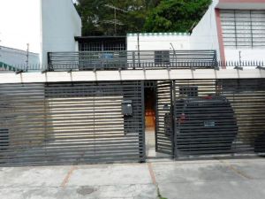 ERNESTO JIMENEZ Casa En Venta En Caracas - La Trinidad C&oacute;digo FLEX: 12-214 No.1