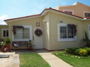 MARIA CRISTINA ALAIMO Townhouse Venta Maracaibo Zona Norte FLEXMLS-12-246