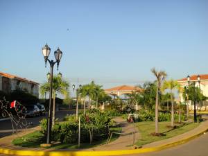 CARMI�A & ASOCIADOS Townhouse En Venta En Maracaibo - Avenida Milagro Norte C&oacute;digo FLEX: 12-335 No.1