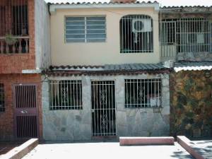 MARIA ALBA GIORDANO Casa En Venta En Valencia - La Isabelica C&oacute;digo FLEX: 12-351 No.1