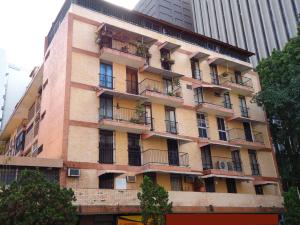 NURIA ROCAS Apartamento En Venta En Caracas - Los Palos Grandes C&oacute;digo FLEX: 12-402