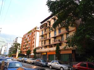 NURIA ROCAS Apartamento En Venta En Caracas - Los Palos Grandes C&oacute;digo FLEX: 12-402 No.1