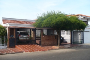 JUSMERI ESPINA Casa En Venta En Maracaibo - Via Aeropuerto C&oacute;digo FLEX: 12-423 No.0
