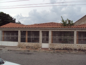 EILEEN CASTILLO Casa En Venta En Maracay - Los Samanes C&oacute;digo FLEX: 12-404 No.0