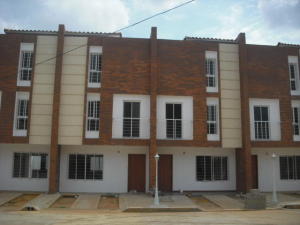 MARIA CRISTINA ALAIMO Townhouse Venta Maracaibo Fuerzas Armadas FLEXMLS-12-407