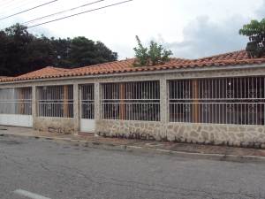 EILEEN CASTILLO Casa En Venta En Maracay - Los Samanes C&oacute;digo FLEX: 12-404 No.1