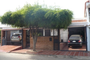 JUSMERI ESPINA Casa En Venta En Maracaibo - Via Aeropuerto C&oacute;digo FLEX: 12-423 No.1