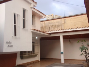 Soluci�n Inmobiliaria de Aragua, C.A Casa En Venta En Maracay - Urbanizacion El Centro C&oacute;digo FLEX: 12-590 No.1
