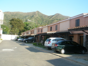 CELESTE BELLO RIF V-04170295-4 Townhouse En Venta En Valencia - Manongo C&oacute;digo FLEX: 12-502