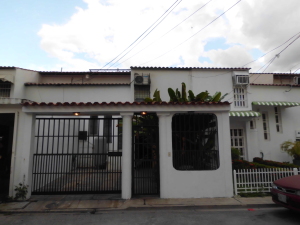 EILEEN CASTILLO Townhouse Venta Cagua Ciudad Jardin FLEXMLS-12-565