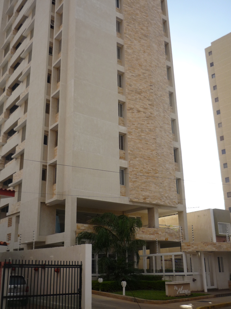 ANGEL PINTON Apartamento en Venta en La Estrella en Maracaibo Código: 12-585 No.1