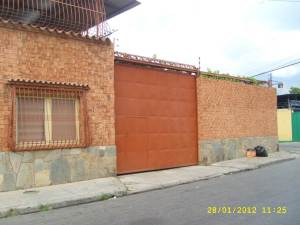OSMAR GOMEZ Casa En Venta En Maracay - El Limon C&oacute;digo FLEX: 12-655