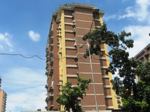 Soluci�n Inmobiliaria de Aragua, C.A Apartamento En Venta En Maracay - Urbanizacion El Centro C&oacute;digo FLEX: 12-675 No.1