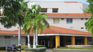 Alquiler - Comercial En Puerto La Cruz - Complejo Turistico El Morroimage fachada RAH:12-680