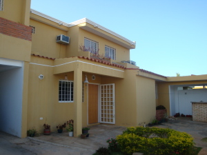 ALIRIO VALERA Townhouse En Venta En Maracaibo - El Milagro Norte C&oacute;digo FLEX: 12-699