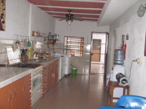 otra vista de la cocina