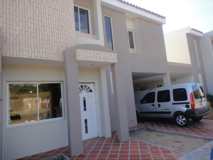 ALIRIO VALERA Townhouse En Venta En Maracaibo - El Milagro Norte C&oacute;digo FLEX: 12-831 No.0