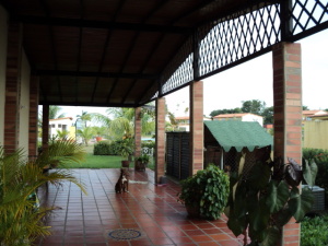 Area lateral de la casa