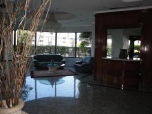 URDANETAYRODRIGUEZ Apartamento En Venta En Maracaibo - Avenida El Milagro C&oacute;digo FLEX: 12-1033