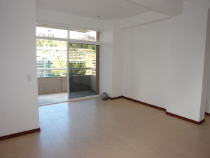 ERNESTO JIMENEZ Apartamento En Venta En Caracas - La Trinidad C&oacute;digo FLEX: 12-1028 No.2