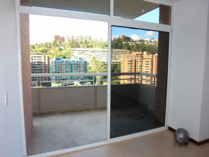 ERNESTO JIMENEZ Apartamento En Venta En Caracas - La Trinidad C&oacute;digo FLEX: 12-1028 No.3