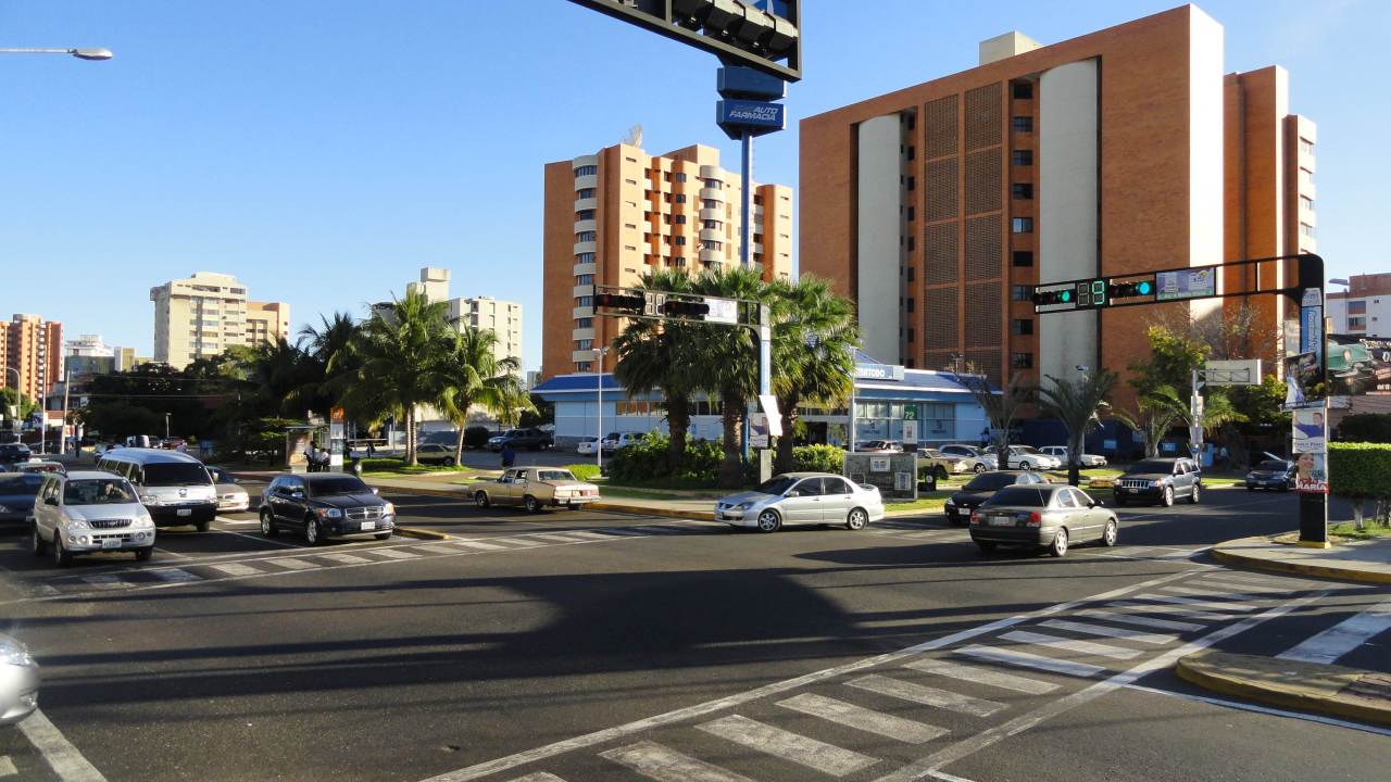 ANGEL PINTON Local Comercial en Alquiler en Calle 72 en Maracaibo Código: 12-1163 No.2