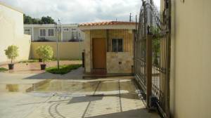 CARMI�A & ASOCIADOS Townhouse En Venta En Maracaibo - Juana de Avila C&oacute;digo FLEX: 12-1168 No.2
