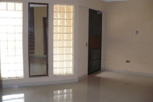 JUSMERI ESPINA Apartamento En Venta En Maracaibo - Avenida El Milagro C&oacute;digo FLEX: 12-1204 No.2