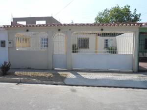 MARIA ALBA GIORDANO Casa En Venta En Guacara - Centro C&oacute;digo FLEX: 12-1212 No.0