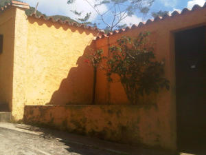ARIADNA BOUQUETT MORENO Casa Venta Caracas Corralito FLEXMLS-12-1852