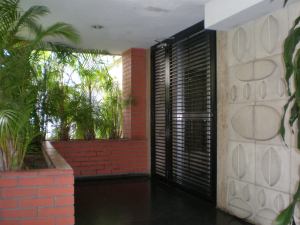 CARLOS VICENTE GUERRA Apartamento Venta Caracas Los Palos Grandes FLEXMLS-12-2090